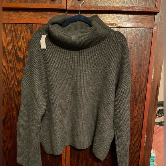 Banana Republic Sweaters - Banana Republic NWT Grey XL knit cowl neck Sweater